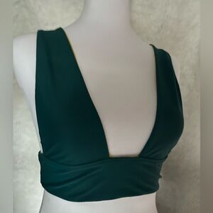 Reversible low v bikini top